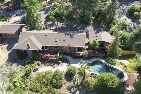 8489 Valley View Rd, Redding, CA 96001 photo 1