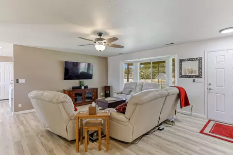 20121 Barn Owl Dr, Redding, CA 96002 photo 4