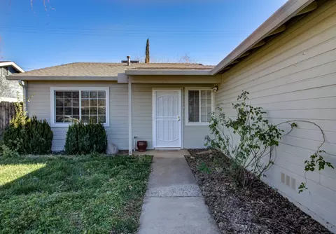 3977 Cirrus St, Redding, CA 96002 photo 2