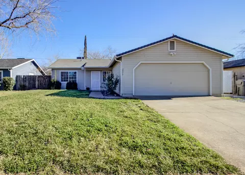 3977 Cirrus St, Redding, CA 96002 photo 1