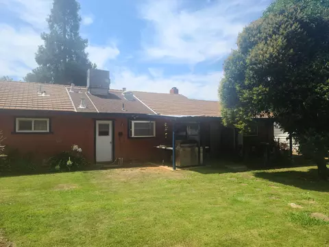 6943 Russell Ln, Redding, CA 96002 photo 2