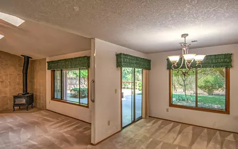 1341 Edgewood Dr, Redding, CA 96003 photo 5
