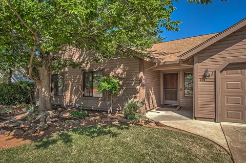 1341 Edgewood Dr, Redding, CA 96003 photo 2
