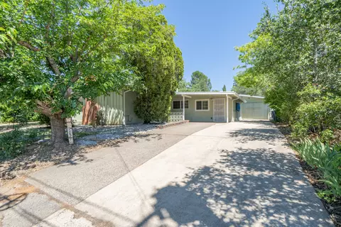 2859 Victor Ave, Redding, CA 96002 photo 2
