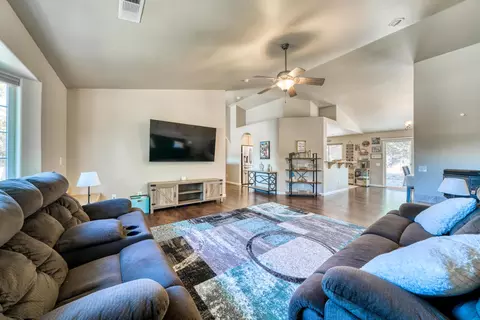 3727 Regatta Ct, Redding, CA 96001 photo 2