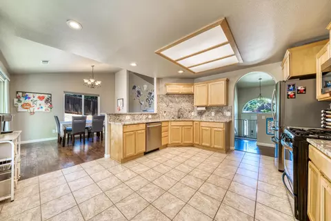 3727 Regatta Ct, Redding, CA 96001 photo 4