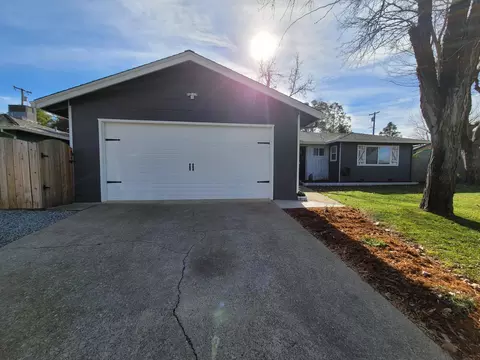 2027 Meadowbrook Dr, Redding, CA 96001 photo 3