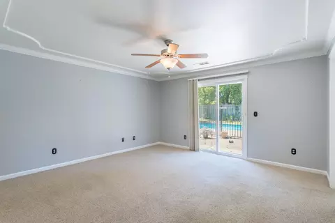 3960 Bristol Dr, Redding, CA 96002 photo 8