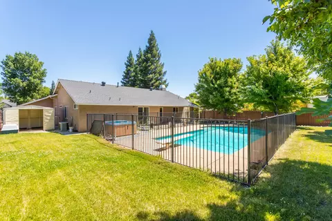 3960 Bristol Dr, Redding, CA 96002 photo 1