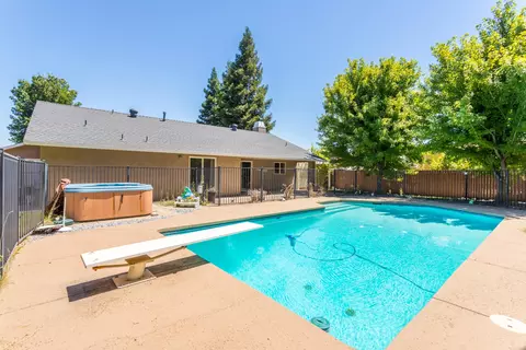 3960 Bristol Dr, Redding, CA 96002 photo 23