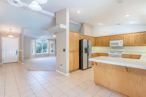 3960 Bristol Dr, Redding, CA 96002 photo 5