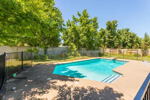 3960 Bristol Dr, Redding, CA 96002 photo 3