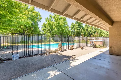3960 Bristol Dr, Redding, CA 96002 photo 19
