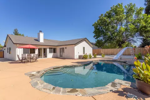 2181 Hemingway St, Redding, CA 96003 photo 1