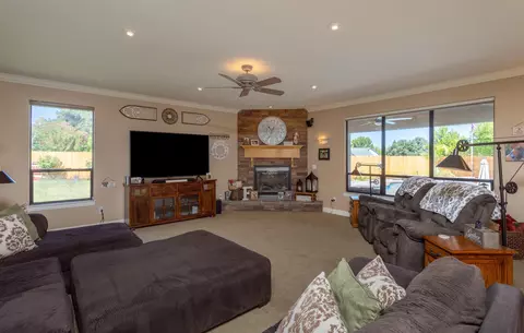 4576 Alta Saga Dr, Redding, CA 96002 photo 4