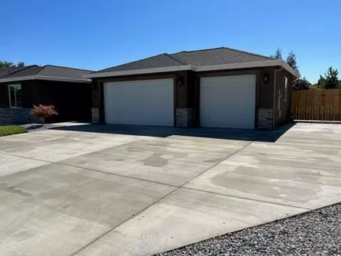 3511 Sacramento Dr, Redding, CA 96001 photo 2