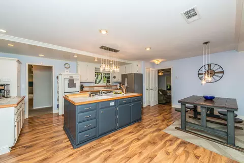 15977 Highland Cir, Redding, CA 96001 photo 1