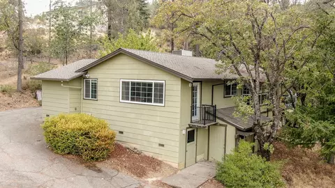 15977 Highland Cir, Redding, CA 96001 photo 3