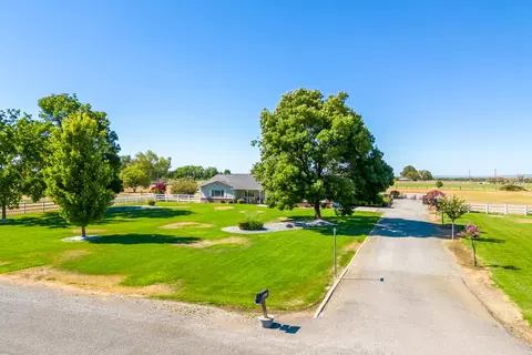 23070 Kilkenny Ln, Red Bluff, CA 96080 photo 1