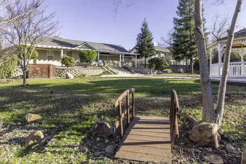 1458 Gladstone Ct, Redding, CA 96001 photo 6
