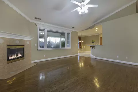 1458 Gladstone Ct, Redding, CA 96001 photo 9