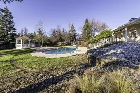 1458 Gladstone Ct, Redding, CA 96001 photo 5