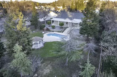 1458 Gladstone Ct, Redding, CA 96001 photo 3