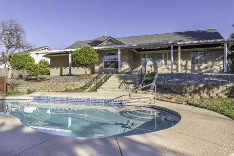 1458 Gladstone Ct, Redding, CA 96001 photo 2