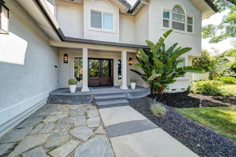 775 Sunriver Ln, Redding, CA 96001 photo 2