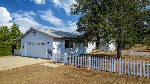 21576 Kathy Ln, Redding, CA 96003 photo 1