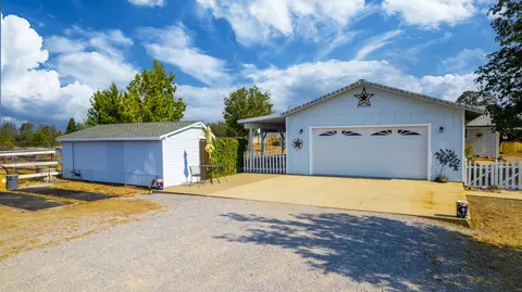 21576 Kathy Ln, Redding, CA 96003 photo 2