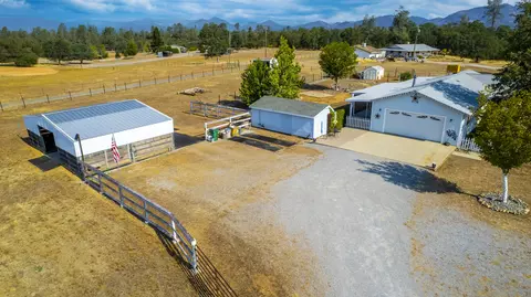 21576 Kathy Ln, Redding, CA 96003 photo 3