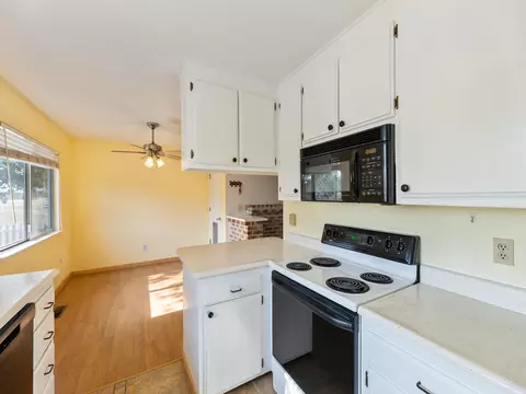 21576 Kathy Ln, Redding, CA 96003 photo 11