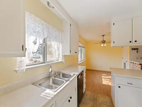 21576 Kathy Ln, Redding, CA 96003 photo 10