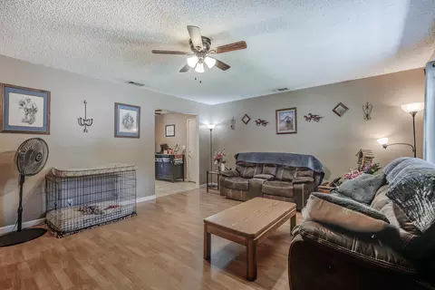 520 Homestead Dr, Red Bluff, CA 96080 photo 2