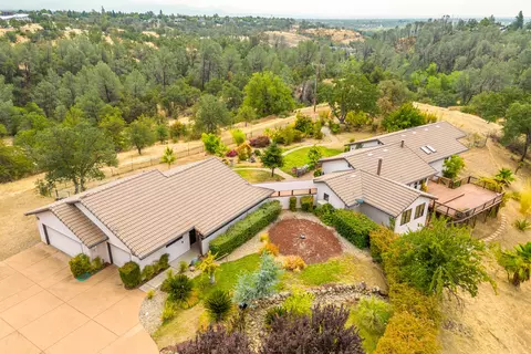 2809 Panorama Dr, Redding, CA 96003 photo 3