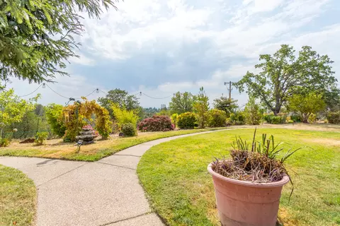 2809 Panorama Dr, Redding, CA 96003 photo 4