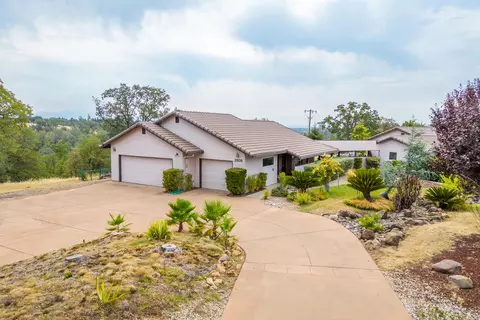 2809 Panorama Dr, Redding, CA 96003 photo 1