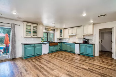 15642 Mountain Shadows Dr, Redding, CA 96001 photo 16