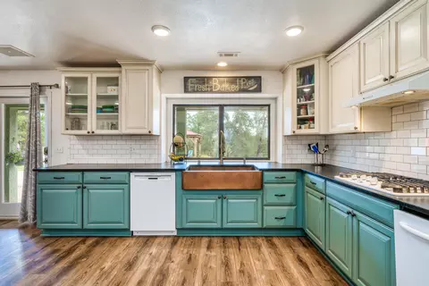 15642 Mountain Shadows Dr, Redding, CA 96001 photo 17
