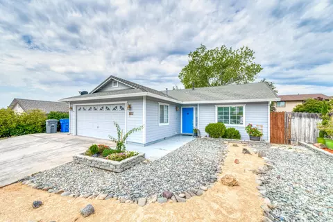 882 Montcrest Dr, Redding, CA 96003 photo 2