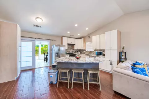 882 Montcrest Dr, Redding, CA 96003 photo 5