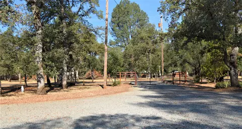 8807 Quail Valley Dr, Redding, CA 96002 photo 3