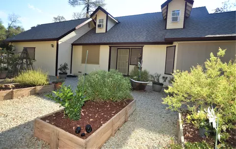 8807 Quail Valley Dr, Redding, CA 96002 photo 4