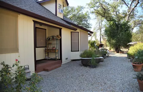 8807 Quail Valley Dr, Redding, CA 96002 photo 2