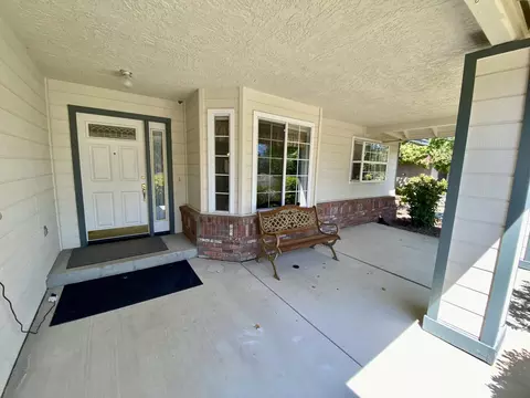 3042 Sunglow Dr, Redding, CA 96001 photo 2