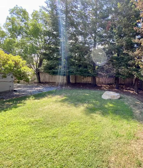 3042 Sunglow Dr, Redding, CA 96001 photo 23