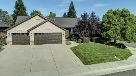 697 San Gabriel St, Redding, CA 96003 photo 1