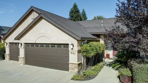 697 San Gabriel St, Redding, CA 96003 photo 3