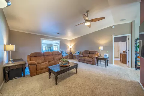 3345 Capricorn Way, Redding, CA 96002 photo 4